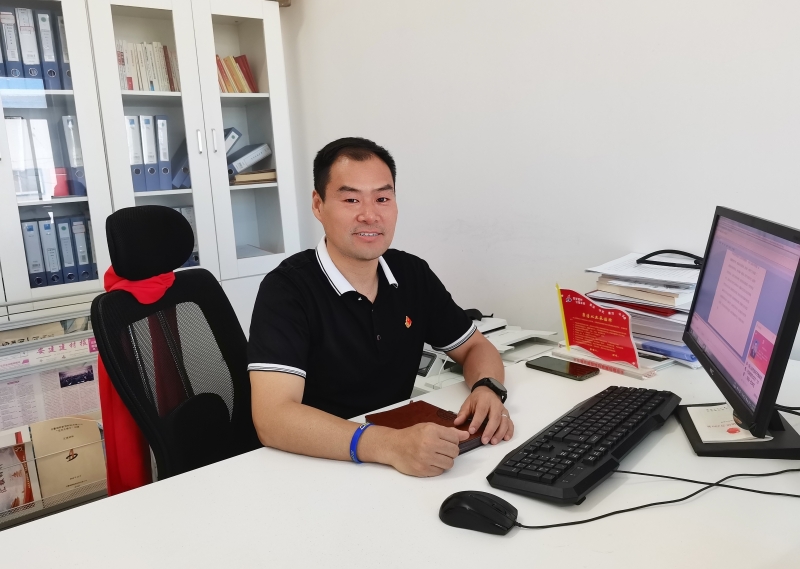 194034-917628.jpg 王振堂(優(yōu)秀黨務工作者)(1).jpg