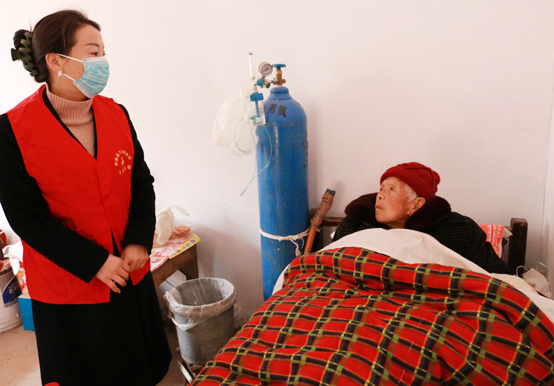 170941-327330.jpg 走訪慰問特困戶.jpg