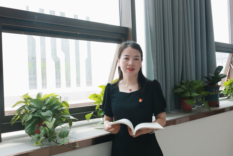 周花 先進(jìn)工作者_(dá)副本.jpg